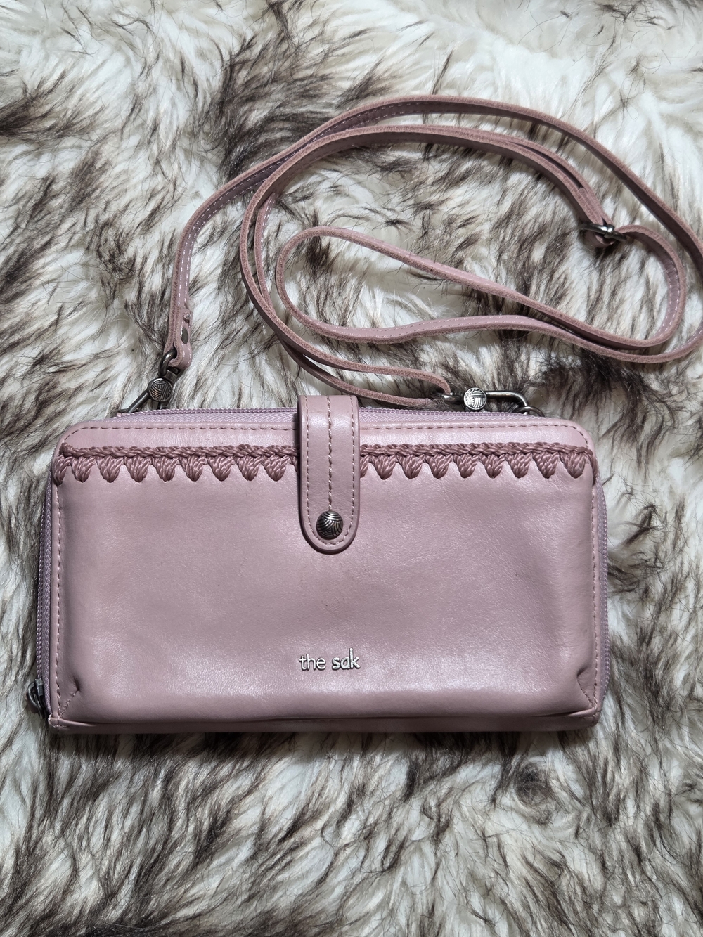 The Sak Iris Smartphone Wallet